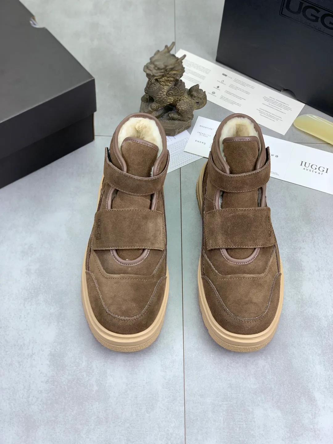 Men's shoes 💰P580 New arrival 🆕🆕🆕 26 New IUGGI Velcro men's shoes Fashionable and casual Velcro men's shoes. First layer suede cowhide + lining wool Rubber outsole Lightweight and non-slip Size: 39-44 Color: three colors